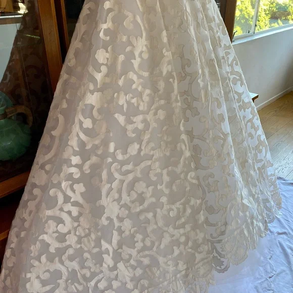 Oscar de la Renta Bridal Gown - Picture 3 of 15